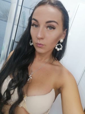 Mature escort of lebanon does a BJ for LBP 500