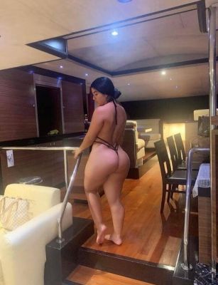 Lesbian hooker Suzanne works 24 hours