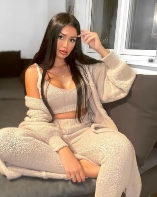 Amelia, height: 154, weight: 46