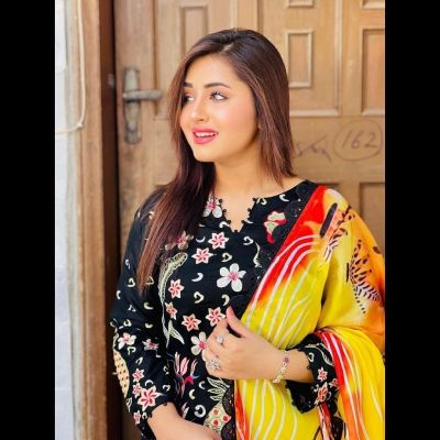 Sweet Beirut black slut (weight: 54 kg, height 160 cm)